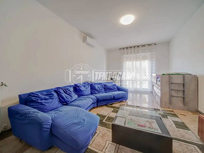 Appartamento trilocale in vendita in Via Carlo Cattaneo, Cassano Magnago