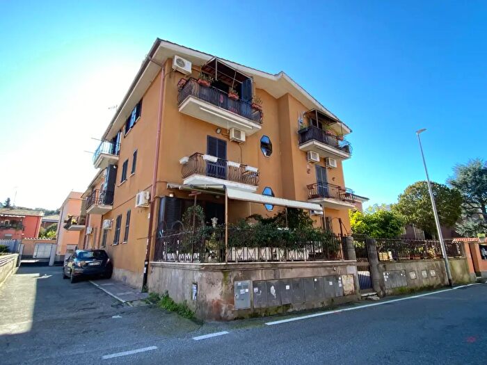 Appartamento bilocale in vendita in Via Abascanto a, Roma
