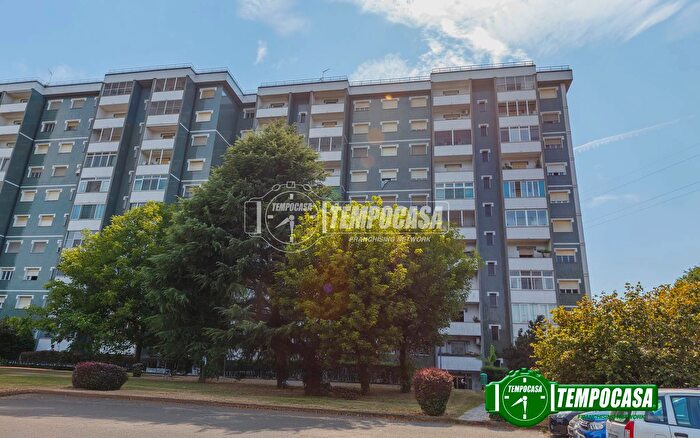 Appartamento quadrilocale in vendita in Via Benvenuto Cellini, Corsico