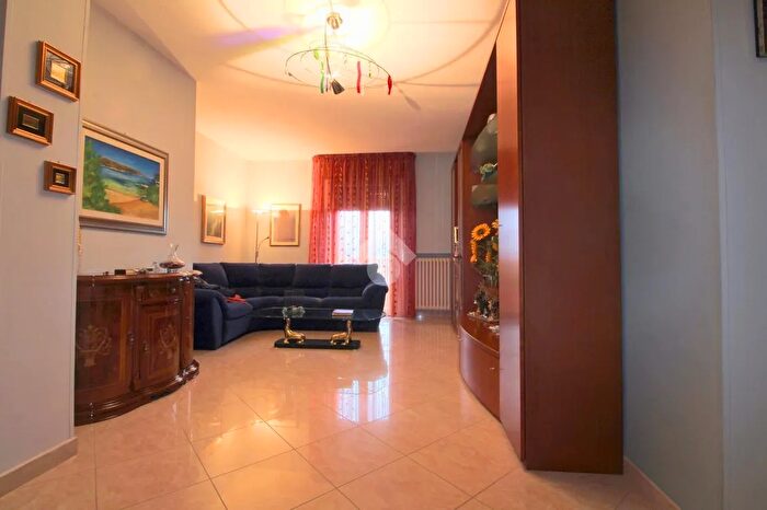 Appartamento quadrilocale in vendita in Via Pinturicchio, Lucera