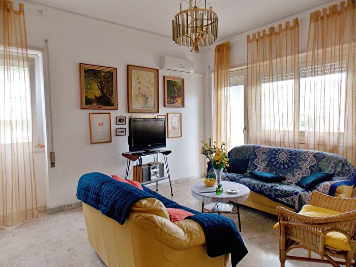 Appartamento quadrilocale in affitto in Via Giacomo Leopardi, Centro, Terracina