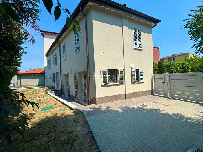 Casa con 5 locali in vendita in Via Bianchi Ferrari, Modena