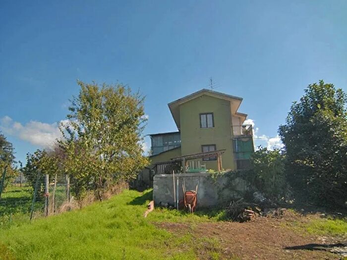 Casa con 7 locali in vendita in Belvedere Langhe