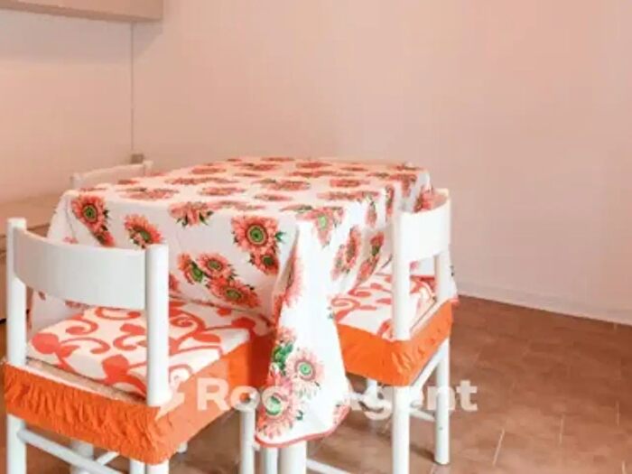 Casa con 6 locali in vendita in Urbino