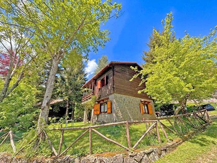 Casa con 7 locali in vendita in Villaggio Aracci, Zeri