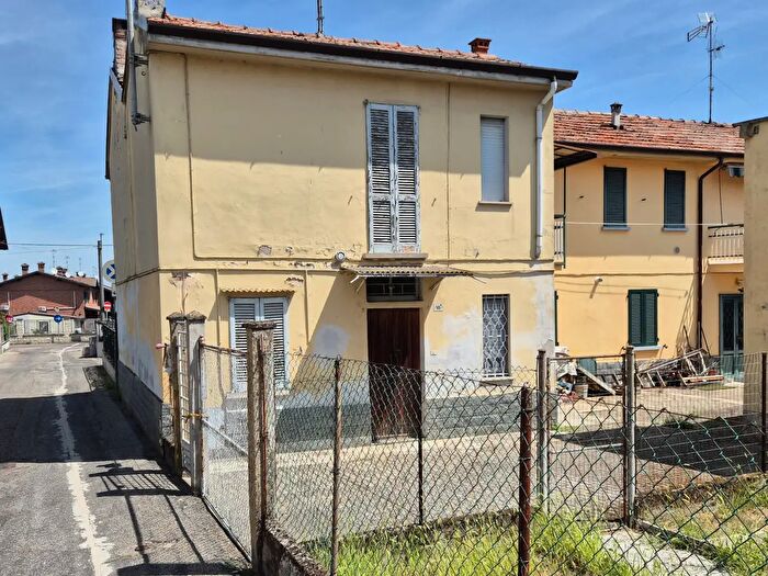 Casa trilocale in vendita in Via Verdi, Linarolo