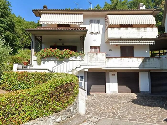 Appartamento trilocale in vendita in Via Carlo Lombardi, Vernio