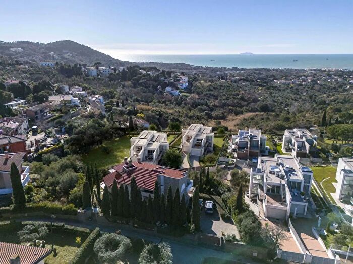 Casa con 6 locali in vendita in Livorno