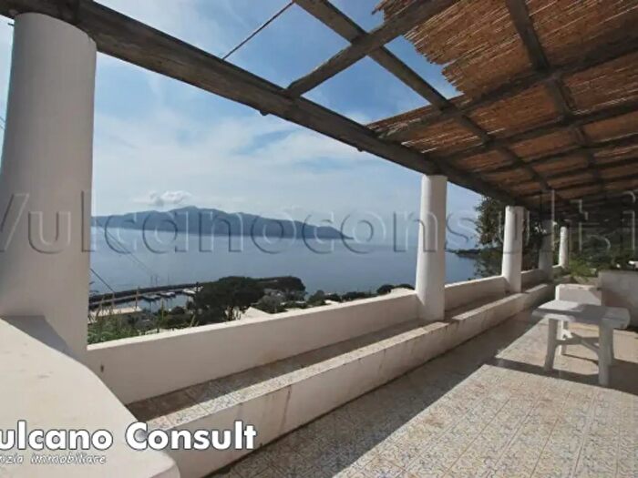 Casa quadrilocale in vendita in Via Rinascente, Santa Marina Salina