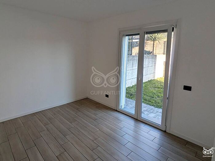 Appartamento trilocale in affitto in Via Antonio Ratti, Bizzarone