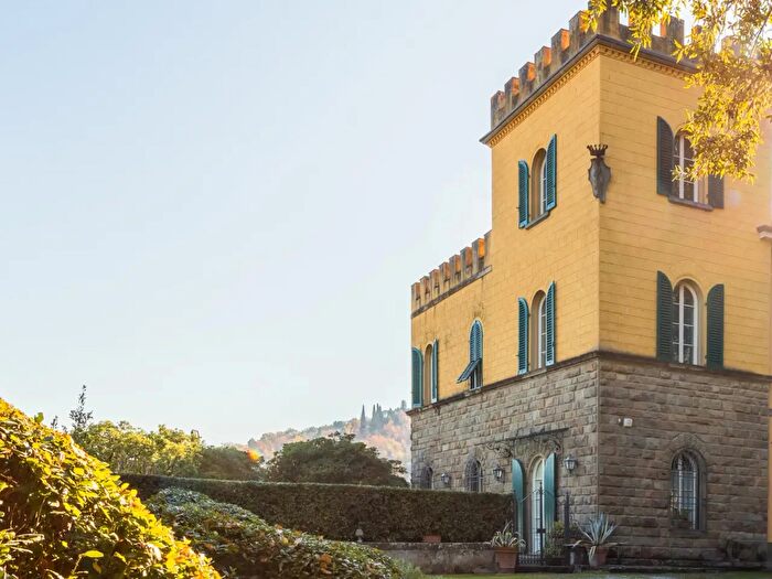 Casa con 13 locali in vendita in Via delle Selve, Lastra A Signa