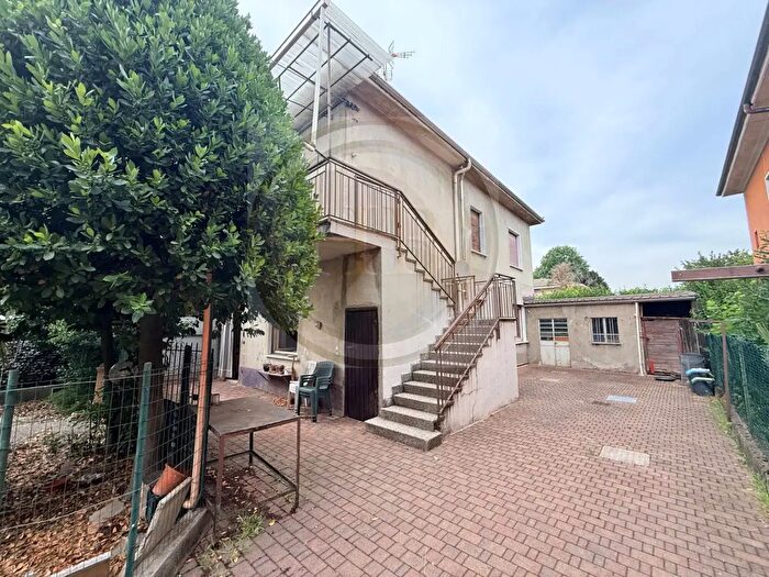 Casa con 5 locali in vendita in Via Raffaello Sanzio, Cavaria Con Premezzo