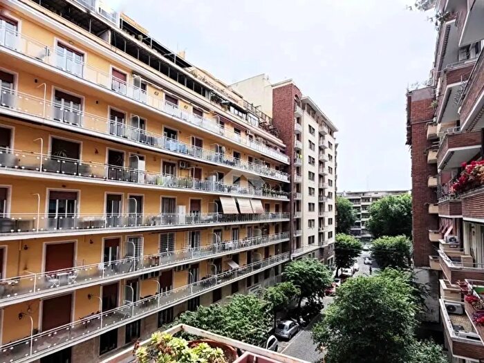 Appartamento trilocale in vendita in Roma