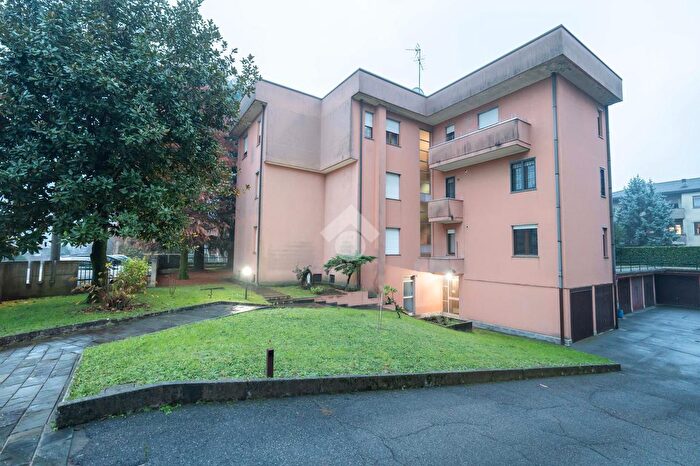 Appartamento trilocale in vendita in Via Piave, Verano Brianza