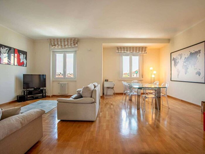 Appartamento trilocale in affitto in Via Francesco Caracciolo, Cenisio, Milano
