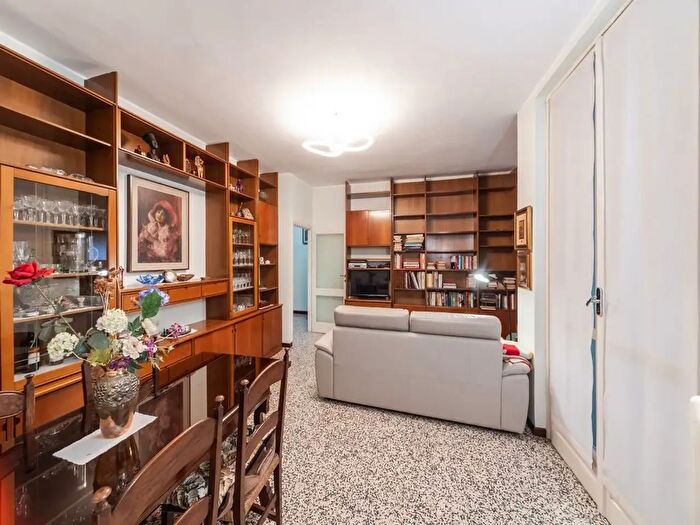 Appartamento trilocale in vendita in Via Demonte, Milano