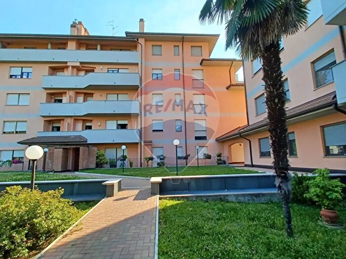 Appartamento bilocale in vendita in Via Livigno, Canegrate