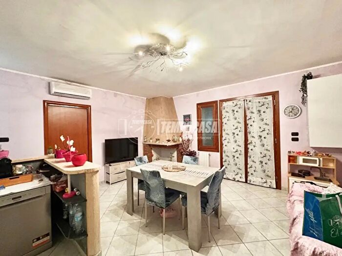Appartamento trilocale in vendita in Via Bastiglia, Mirandola