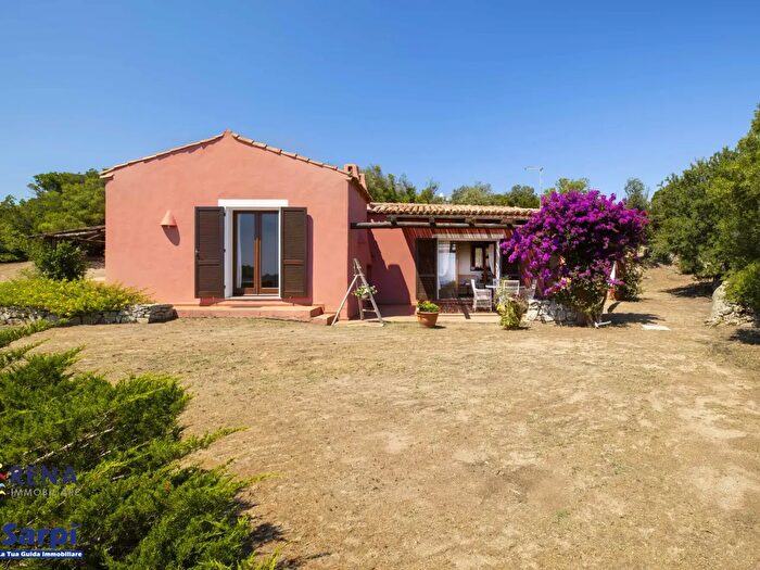 Casa con 7 locali in vendita in Via LI Lioni, Santa Teresa Gallura
