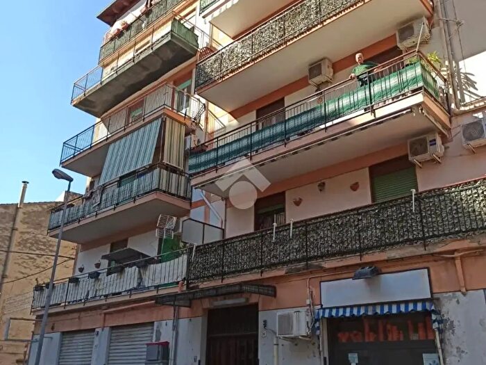 Appartamento con 5 locali in vendita in Via Aloisio Juvara, Palermo