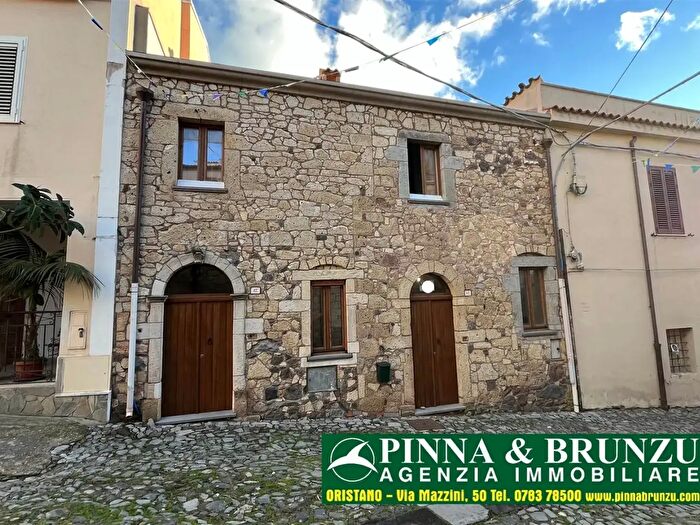 Casa quadrilocale in vendita in Via Basilica, Cuglieri