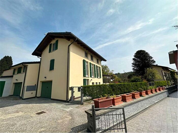 Appartamento trilocale in affitto in via dei pescatori, Lisanza, Sesto Calende