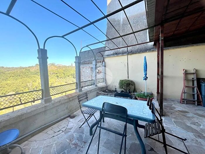 Appartamento con 5 locali in vendita in Via Regina Margherita, Tarano