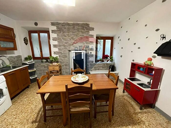 Appartamento con 5 locali in vendita in Bagni Di Lucca