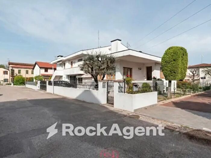 Casa con 6 locali in vendita in Via I Nievo, Ponte San Nicolo