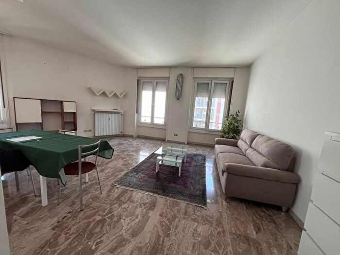 Appartamento bilocale in affitto in Piazza Firenze, Portello Parco Vittoria, Milano