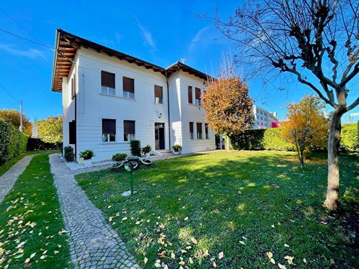 Casa con 6 locali in vendita in San Vito Al Tagliamento
