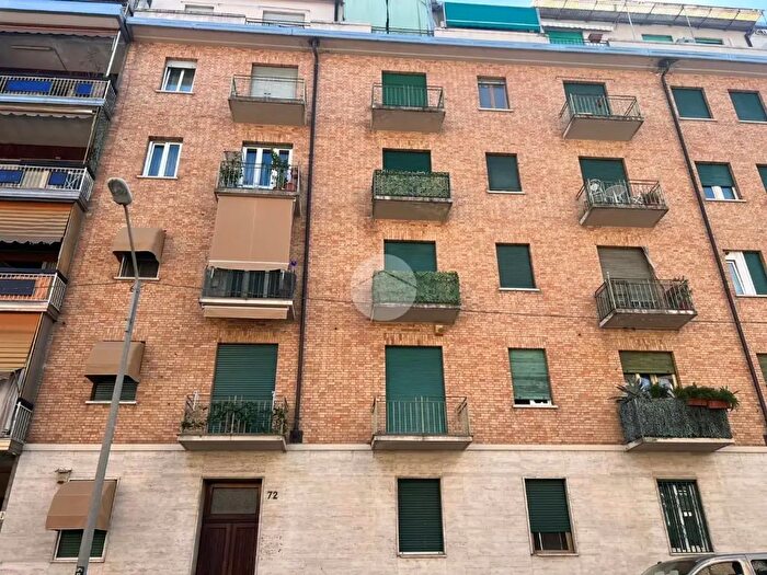 Appartamento trilocale in vendita in Via Gubbio, Torino