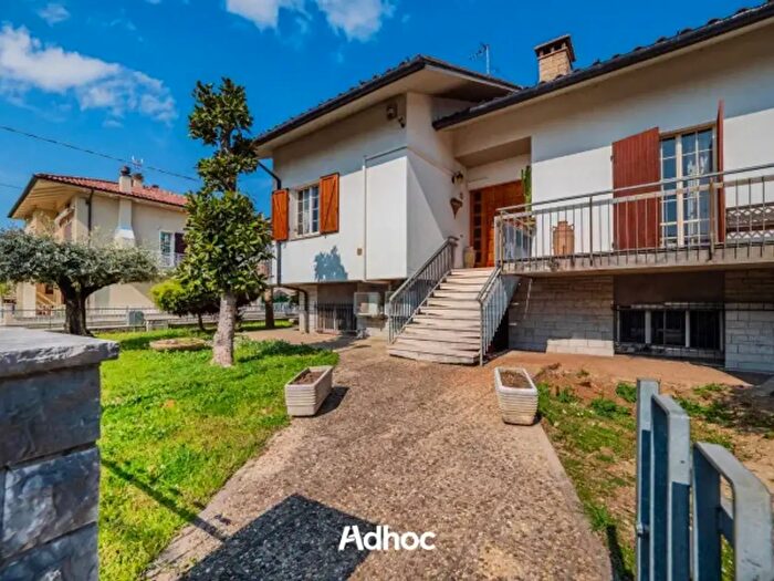 Casa con 6 locali in vendita in Via della Pace, Cartoceto