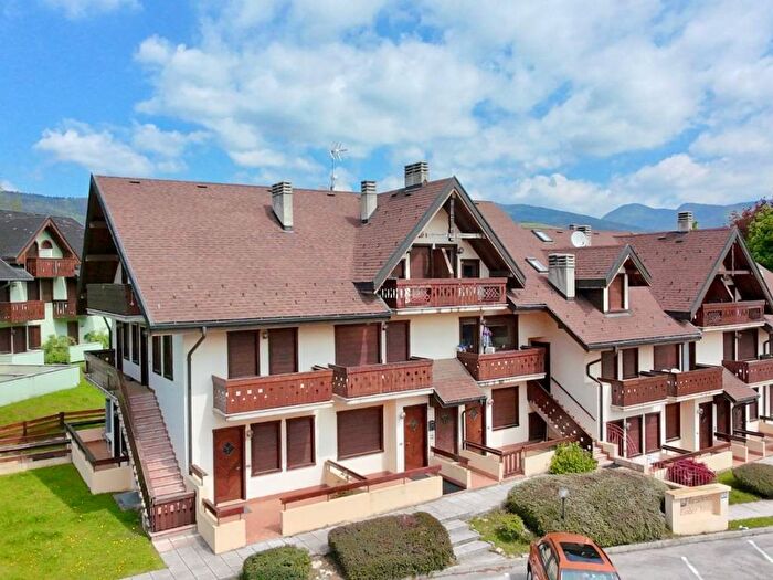 Appartamento quadrilocale in affitto in Via Brigata Piemonte, Centro, Asiago