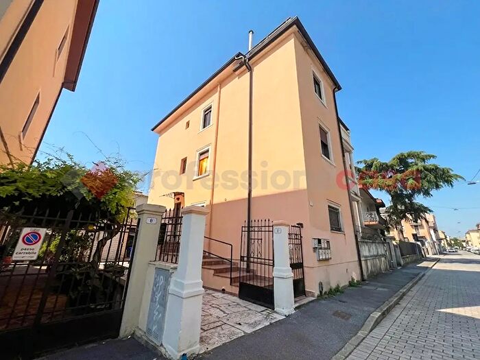Appartamento trilocale in vendita in Via Campo Sportivo, Verona