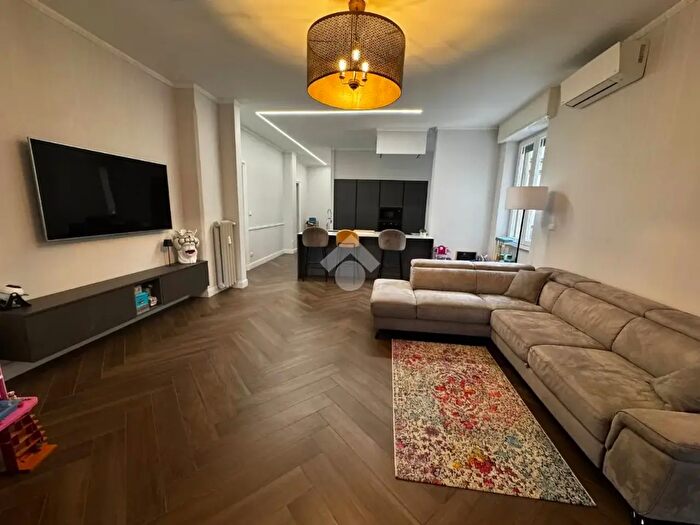 Appartamento con 8 locali in vendita in Via Antonio Cantore, Genova