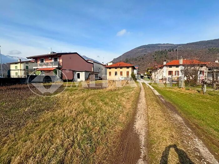 Casa con 6 locali in vendita in Via Monte Fara, Maniago