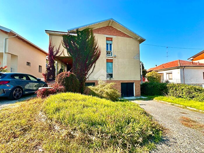 Casa con 10 locali in vendita in Strada Statale per Genova, Tortona