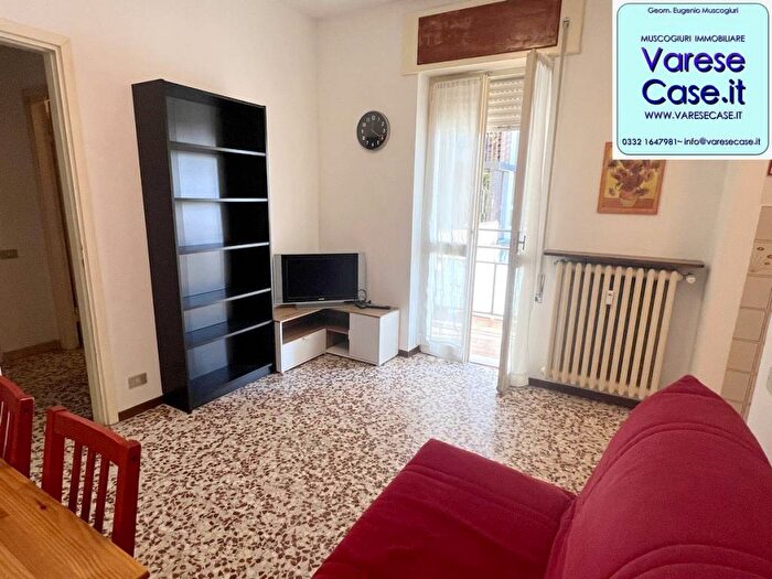 Appartamento bilocale in affitto in Viale Luigi Borri, Giubiano San Carlo, Varese