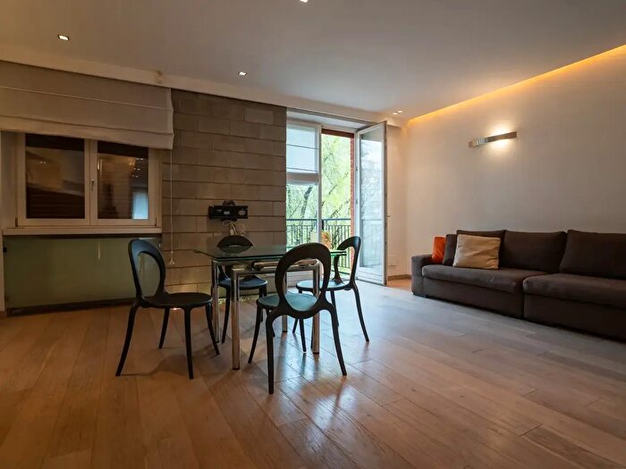 Appartamento trilocale in vendita in Piazza Irnerio, Milano