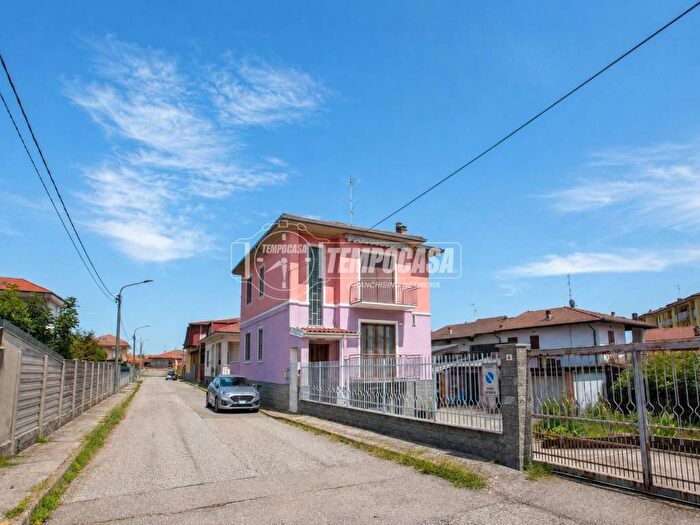 Appartamento trilocale in vendita in Via Arno, Centro, Trecate