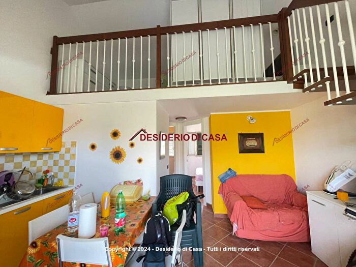 Casa trilocale in affitto in Viale delle Tribune, Campofelice di Roccella