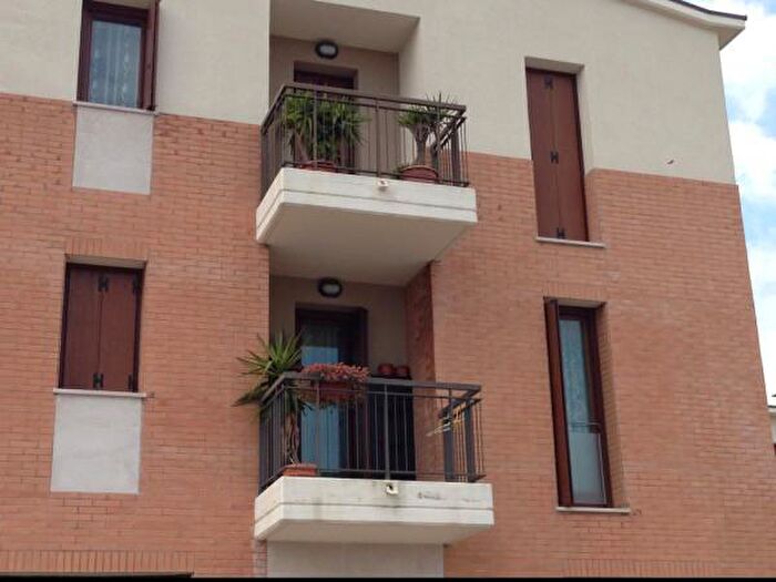 Appartamento con 6 locali in vendita in Via Guglielmo Marconi, Jesi