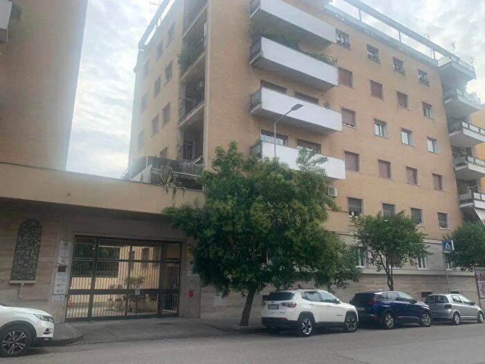 Appartamento con 10 locali in vendita in Viale Mellusi, Benevento