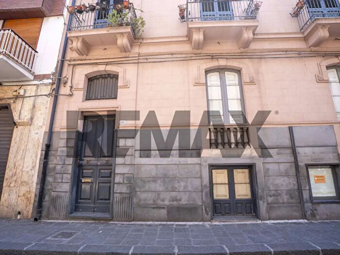 Casa con 18 locali in vendita in Via Vittorio Emanuele a, Biancavilla