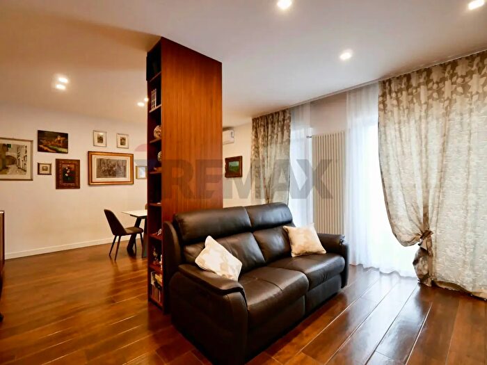 Appartamento quadrilocale in vendita in Via Peucetia, Bari