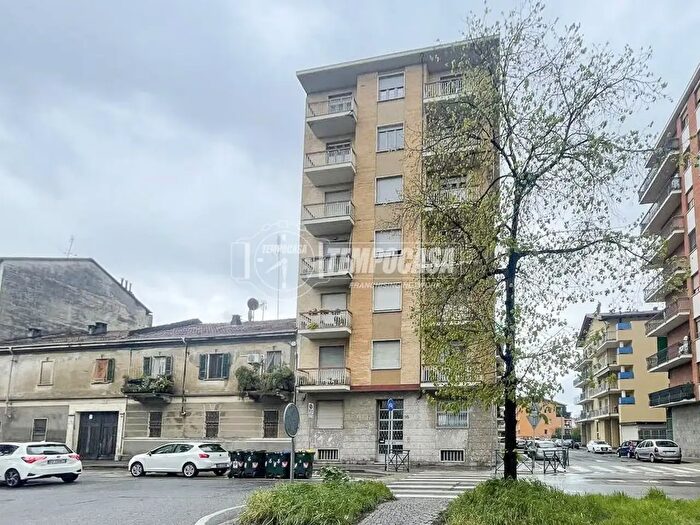 Appartamento trilocale in vendita in Via Lanzo, Torino