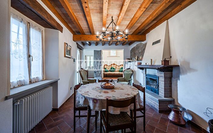 Casa quadrilocale in vendita in Via Sassorosso, Pavullo Nel Frignano