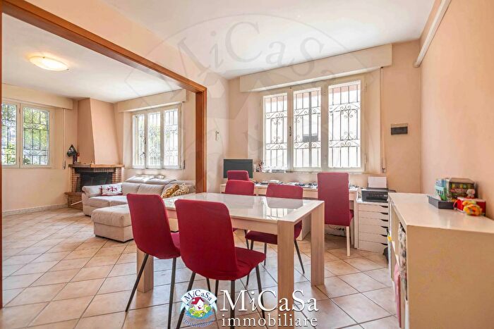 Appartamento con 5 locali in vendita in Via Milazzo, Pisa