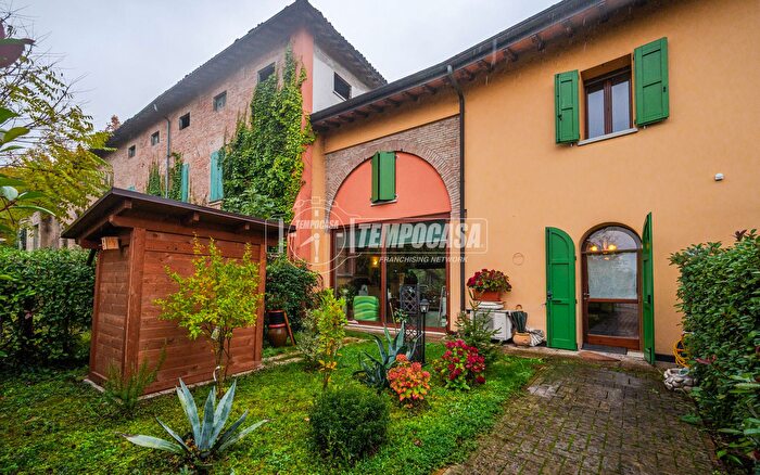 Appartamento trilocale in vendita in Via delle Pioppe, San Cesario Sul Panaro